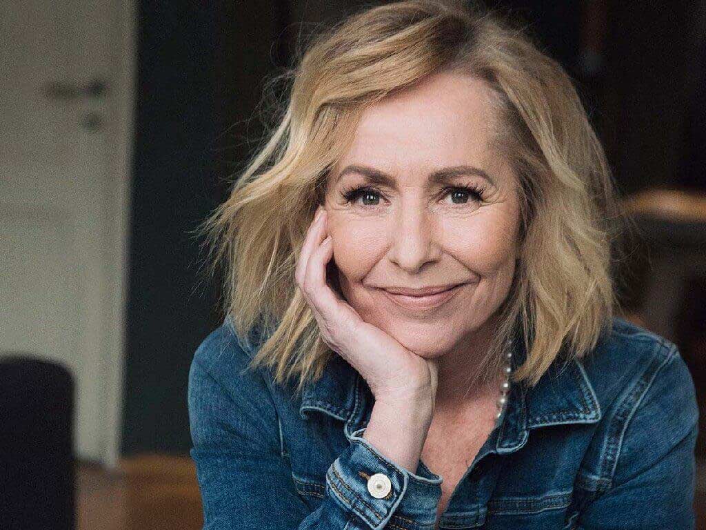 Angela Groothuizen