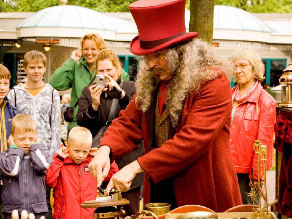Dr. Q's Magistrale Vlooiencircus